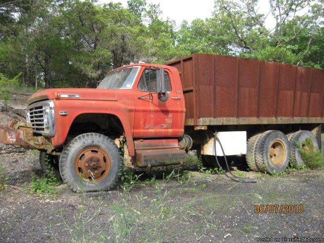 1970 ford 2 1/2 to 6 wheel drive 16ft flat dump bed with side steel boards - Price: $3000