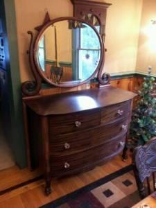 4 Drawer Solid wood chest of drawers/dresser w/ beveled mirror - Price: 300.00
