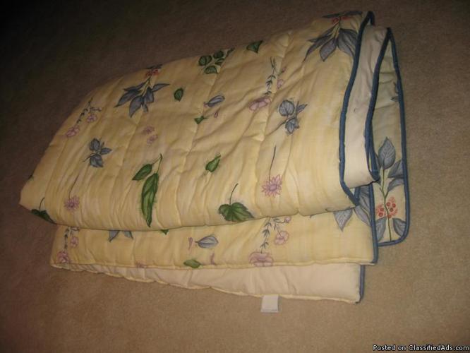Croscill Comforter Set. - Price: $50.00