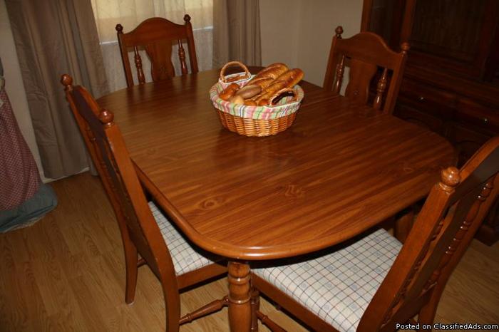 Dining Table and 4 chairs w/ Leaf - Price: $200.00