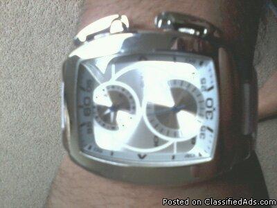 guess watch - Price: 200