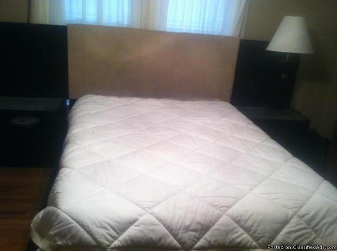 Queen size bed - Price: 400 make an offer