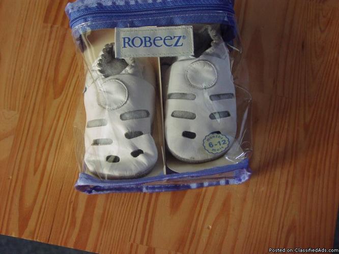 Robeez 6 to 12 months, white sandal style - Price: 5