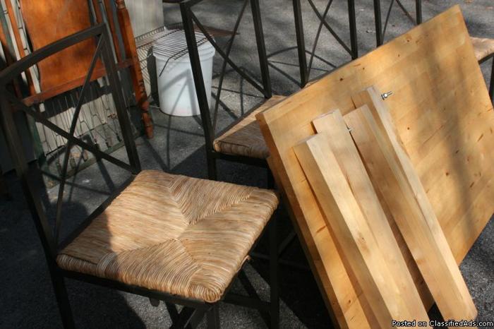 Table and chairs - Price: 60.00