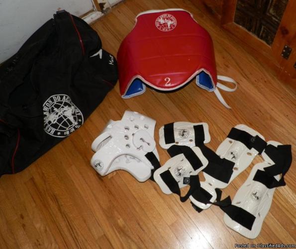 TKD Tae Kwon Do SPARRING GEAR Martial Arts - Price: 50.00