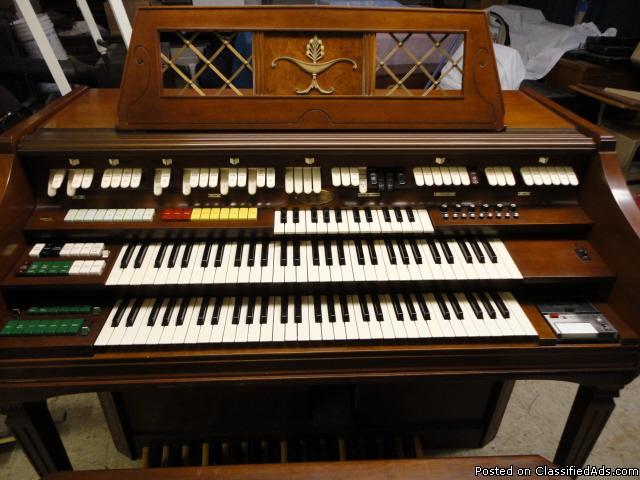 Wurlitzer Organ model 4573 - Price: 400.00