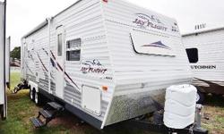 This travel trailer is beautiful inside and out, in great condition, and ready to take home!
It's ideal for your family getaways!!
Ask about our FREE 2 day stay in our campground to test everything out!!! :)
Contact us by phone or website :)