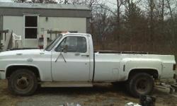I'm selling a 1981 1ton Chevy dually truck.
This truck runs & drives good.
New battery and newer 350 motor, 2wd, automatic.
Clear title . It has a Reese hitch and place for a goose neck ball.
Needs TLC. Nothing Major though.
Drive it home today.
Body is