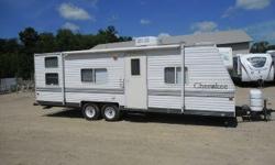 Up for auction&nbsp;strictly by bid via online auction only at recreationalsalvage.com&nbsp;is a 2003 Forest River Cherokee Lite 28DD. This unit will sleep 6 people.
Outside
Front: Hail damage from top to bottom. The graphics are also peeling.
Driver