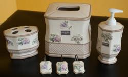 4 bathroom accessories, tissue paper holder, shower hooks.....see pictures...in excellent condition, no chips or anything like that...
thsi is a very good quality items, tissues paper holder alone still has the price sticker of $40...
