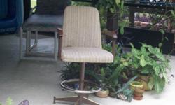 Sturdy Bronze Metal frame with upolstered seats & backs, seat 24"&nbsp; total height 40", width 21/1/2"&nbsp; tan beige, with dark wood arm rests. No room in garage, will take $80.00 for all. Please call --
&nbsp;