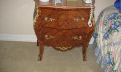 Original price $700.00. Coral Marble top. Wood with Gold trim. 2 Draws
Size: 31 w x 17D x 29 H