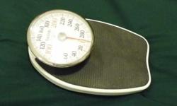 Bathroom scale with large display - adhustable dial - 300 lb read out