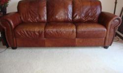BEAUTIFUL LEATHER SOFA 3 YEARS OLD COMES FROM PET/SMOKE FREE HOME. VERY CLEAN AND GENTLY USED.
&nbsp;