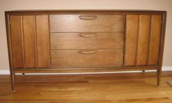 Wooden buffet suitable for use in any room. 3 drawers, 2 doors, about 5'long, table height.
Cash, you haul from Rolling Hills, southeast Renton