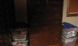 Nice chest of drawers in great condition: $75 or best offer
