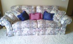 England/Cosair couch for sale. In great condition and very comfortable. Couch comes with pillows shown. Needing to sell for moving.