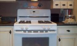 30 inch Frigidare gas range in excellant condition.self cleaning oven and closed top for easy clean-up.
Above range Hotpoint microwave in excellant condition.
Call 717-779-0527 or 717-578-6800.