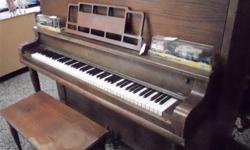 A vintage upright piano by Kluttz Bros. &nbsp;Figure it to be 1950'3 thru the 60's.
Plays well and &nbsp;and is in good comdition.
The piano has a riser on the top of it and on the front part of the riser is a mirror.
The bench opens to store your sheet