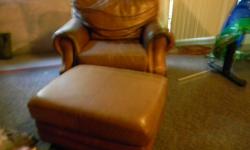 Nice leather Chair and ottman asking $150,&nbsp; cash only,&nbsp; pick up only