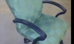 WE HAVE APPROXIMATELY 25 GREEN, CLOTH OFFICE CHAIRS FOR SALE.&nbsp; WE CAN SELL INDIVIDUALLY OR AS MANY AS YOU WOULD LIKE.&nbsp; THESE CHAIRS ARE IN GOOD CONDITION.&nbsp; THE HEIGHT OF THESE CHAIRS IS ADJUSTABLE WITH THE PUSH OF A LEVER.