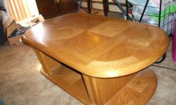 Nice walnut Coffee Table with lift top just needs a couple new screws Nice table