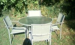 im selling my table and chairs im asking 60.00 im located in knox IN I DONT check my emails so just call or text 574 249 1101