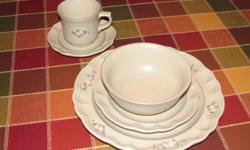 Set of used Pfaltzgraff Heirloom Dishes
There are chips in some of the pieces, especially the bowls, but they lasted my husband and I for 12 years, and his parents before that.
Great for college students!
The set includes:
7 mugs
6 bowls
8 saucers
8 salad