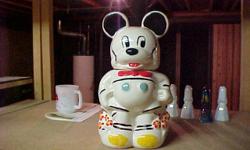 THIS VINTAGE JAR SHOWS VERY LITTLE COLOR LOSS. ON THE BOTTOM OF THIS COOKIE JAR IS MARKED "PATENTED TURNABOUT 4 IN 1 MICKEY + MINNIE WALT DISNEY USA". THIS IS VERY HARD TO FIND; VERY HEAVY. CASH ONLY.