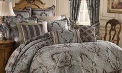 Featured for sale is a gorgeous bedding set complete with draperies and in between curtains.
Comforter and bed skirt, 8 pillows, 1 pair of draperies, in between gorgeous sheers with gold
threading woven through material and confederate valance.
Colors are