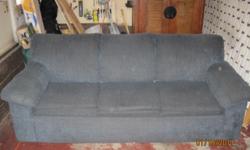Approx 6 yrs old - Very Good Condition
Queen Pull out couch
Blue Tweed Cloth
Reasonable offers considered