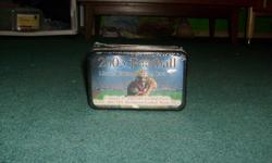 Hello and thank you for stopping by to check out my listing. I have the following item for sale:
2003 "LIMITED EDITION SPORTS CARD TRADING TIN"
The item includes the TIN and all the cards inside. The tin is in it's original wrapping and has never been