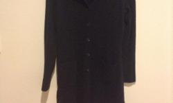Black 3/4 length sweater&nbsp;
Designer:BCBomaxazria
Size: Medium