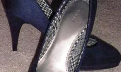 Women's Blue Suede Shoes
Size8 1/2
4 1/2" Heel
Excellent Condition, never worn
Perfect for special events, business suits
Beautiful