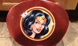 Wonder woman large tin box/lunch box 100% collectible. There are some minor dings and scratches, but it is still in good condtion. Asking $40 OBO
Please contact Amber with any questions.
Call or text (561) 233-3300